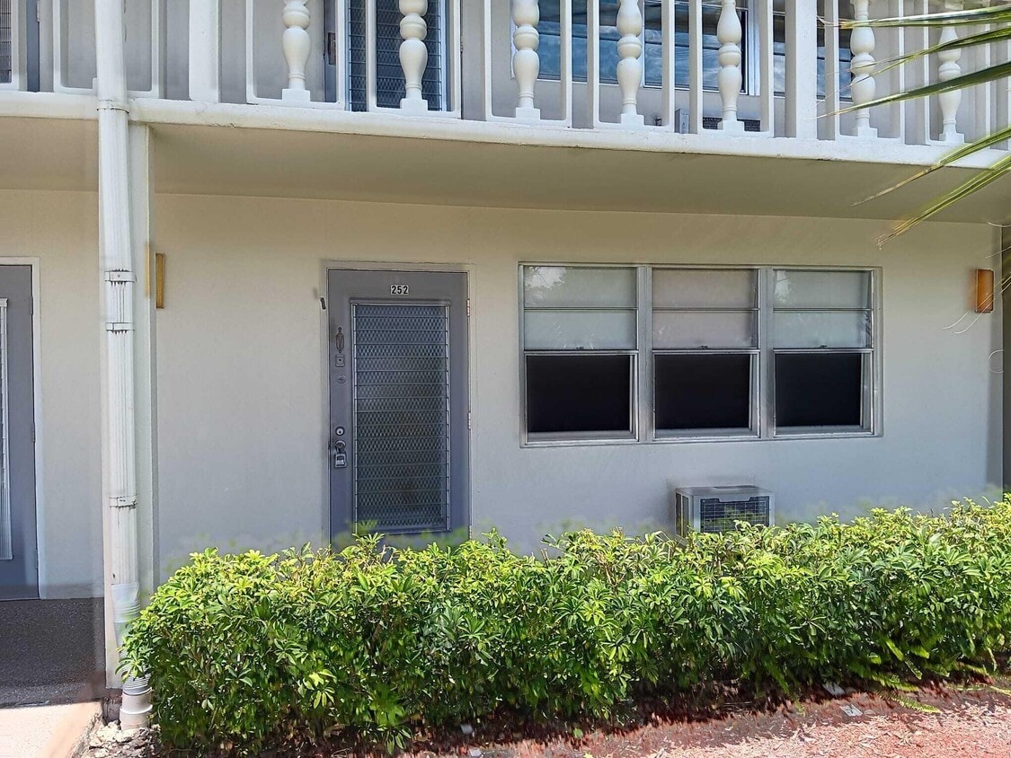252 Newport P, Deerfield Beach, FL 33442 Condo for Rent in Deerfield