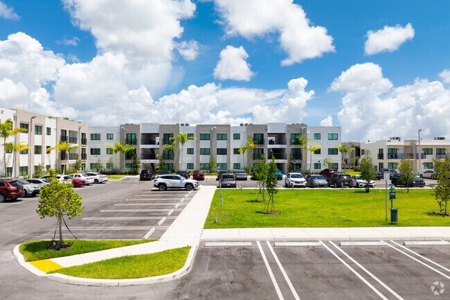 Building Photo - Palm Gardens