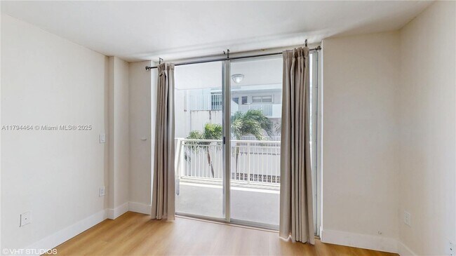 Foto del edificio - 1666 West Ave