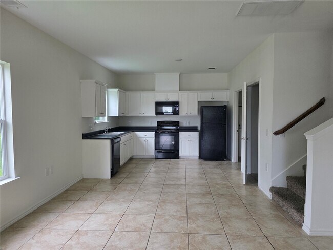 Building Photo - 6102 White Oak Dr