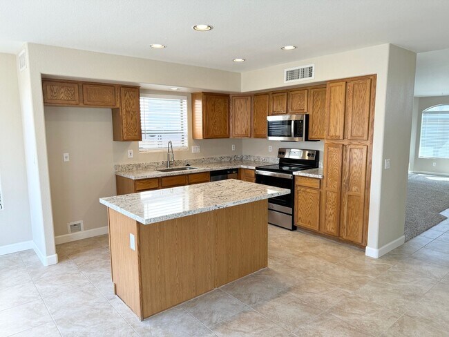 Foto del edificio - Remodeled 4 Bedroom/2.5 Bath Home In Litch...