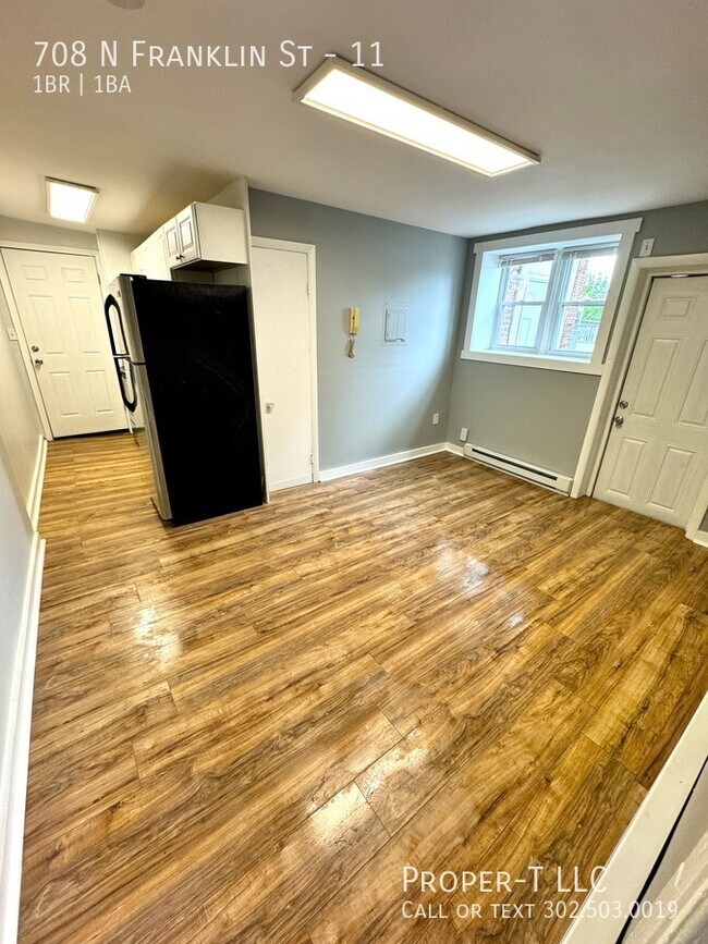 Building Photo - Cozy unit with modern updates!
