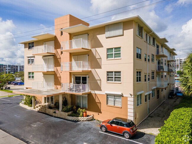Building Photo - Attache Gardens Apartments