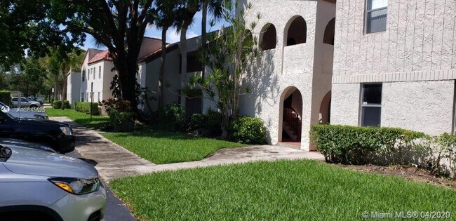 Building Photo - 7435 Woodmont Terrace
