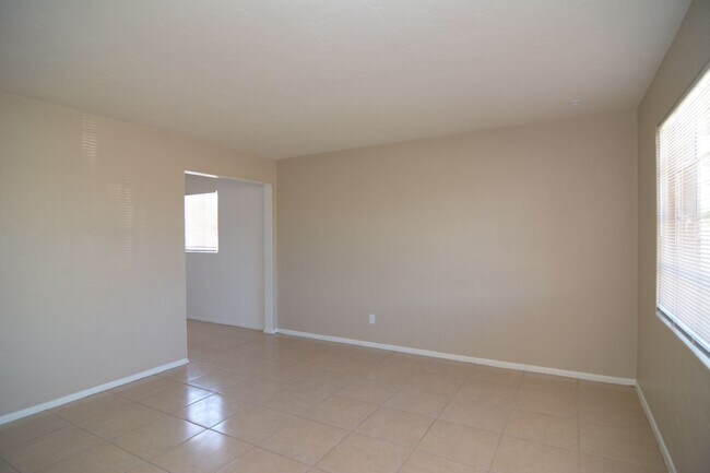 Foto del edificio - Charming 3 Bedroom 2 Bath House! Close to the UofA and Downtown!