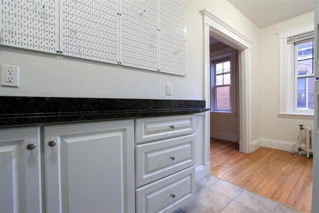 Building Photo - 36 Follen St