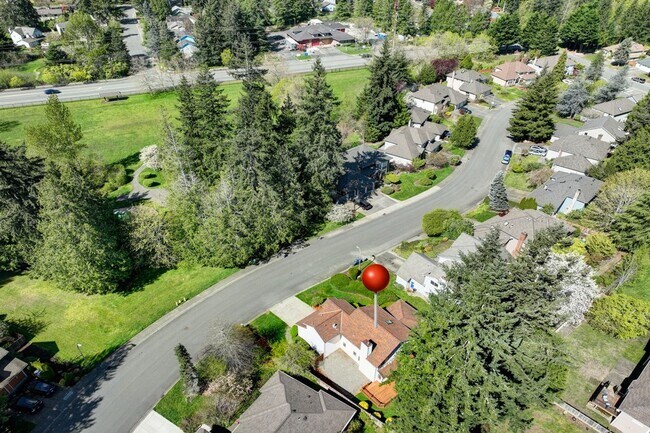 Building Photo - 4Bd/2.5Ba Sammamish Home