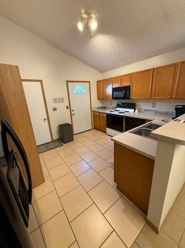 Foto del edificio - 8282 Mira St