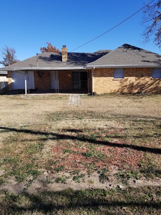 Building Photo - 7617 S Hillcrest Dr