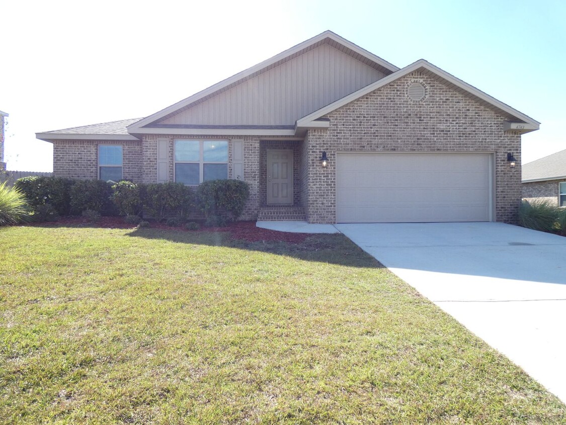 Primary Photo - Great home in Whisper Creek Subdivision