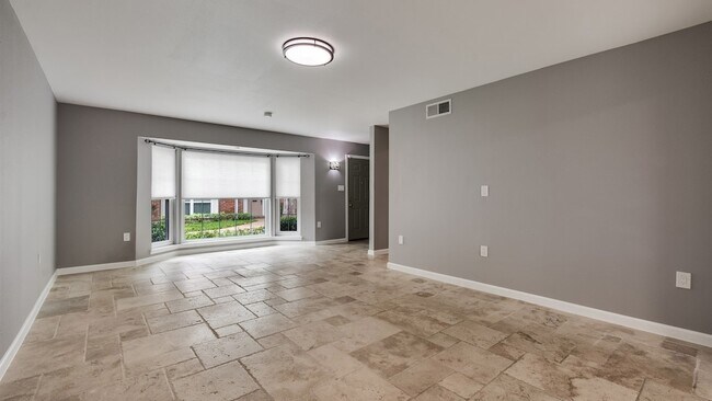 Building Photo - 12615 Huntingwick Dr