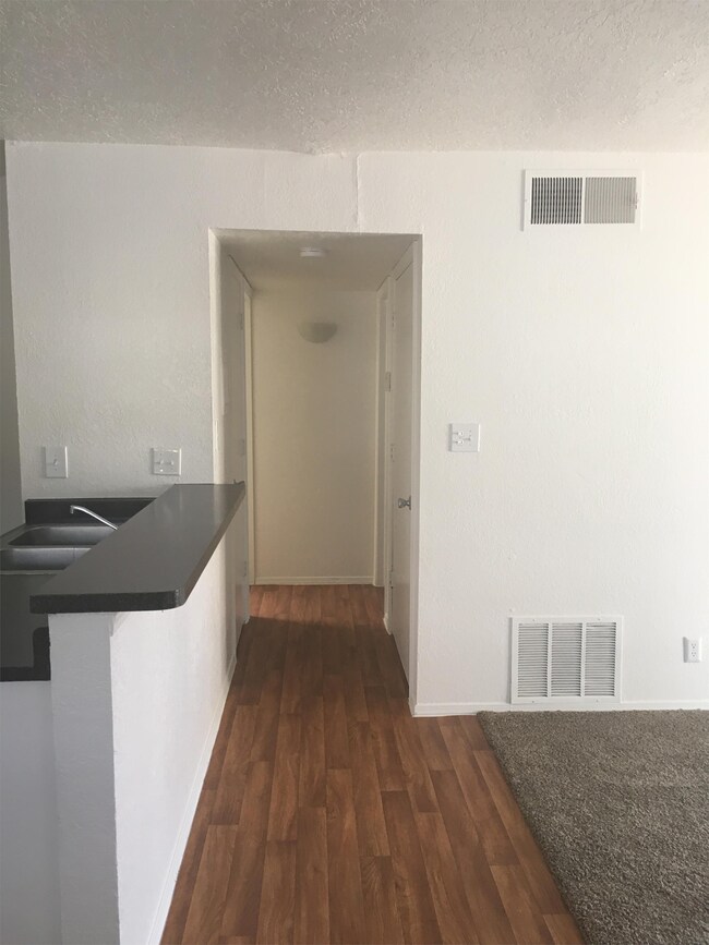 Foto del edificio - 807 Mountain Rd NE