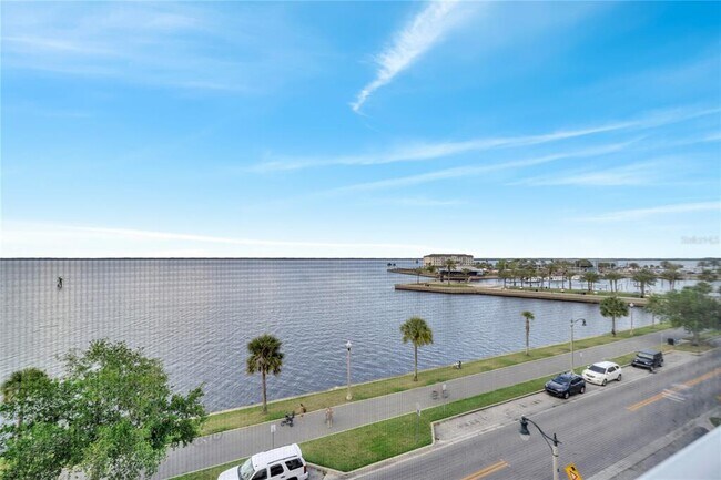 Foto del edificio - 225 W Seminole Blvd