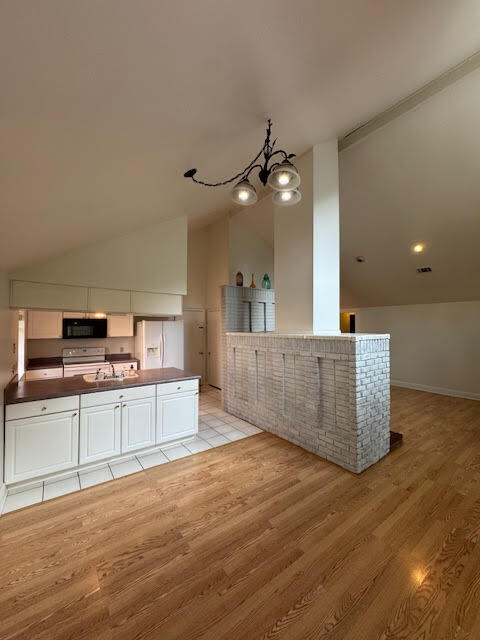 Building Photo - 6625 Golf Club Dr