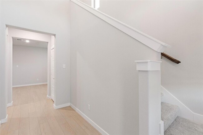 Foto del edificio - 100 Travine Dr