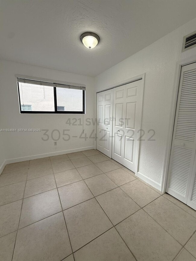 Foto del edificio - 421 SW 6th St