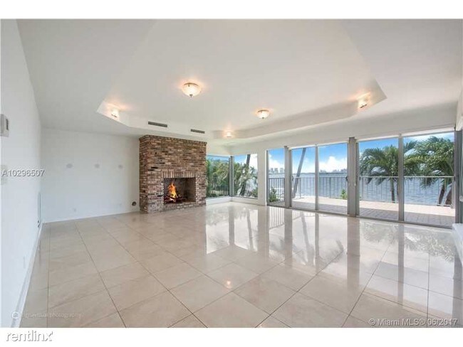 Building Photo - 6801 Sunrise Dr