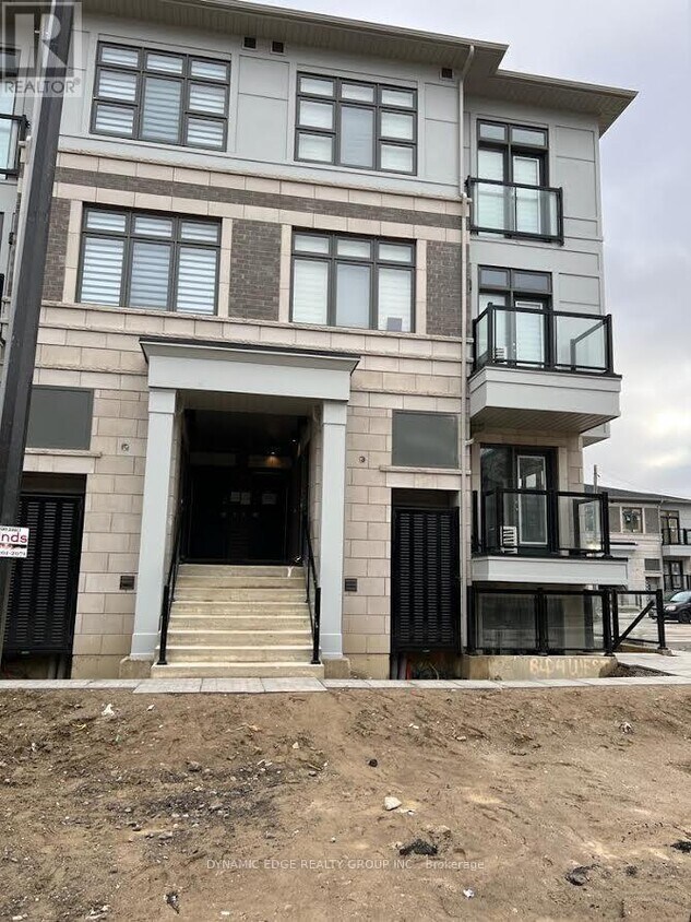 Photo principale - 70-470 Halliford Pl