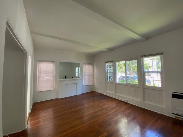 Living Room - 124 N Elm Dr