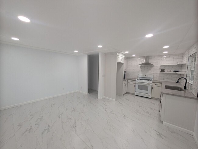 Foto del edificio - Charming 2/1 bath ADU- in an Ideal Location close to down town Claremont!