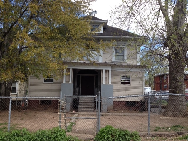Primary Photo - 406 Park Ave