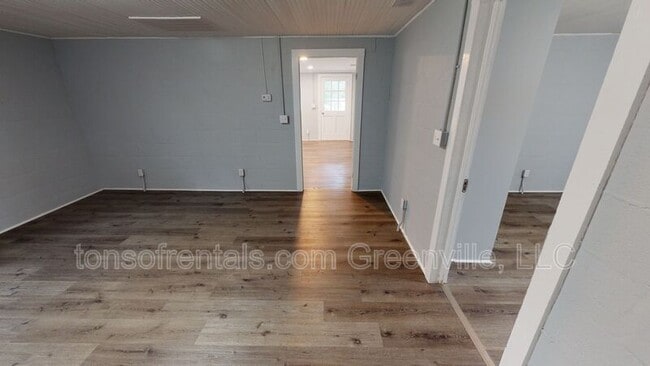 Foto del edificio - 149 Finch Rd