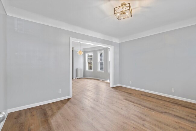 Building Photo - 850 Devon St