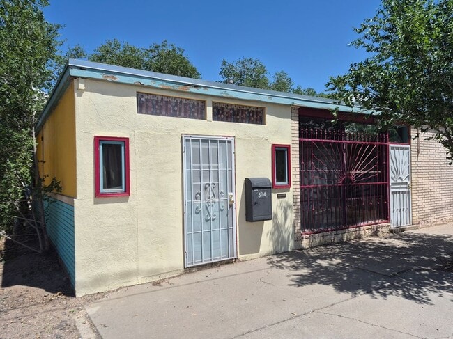 Building Photo - 514 10th St SW