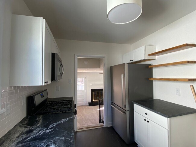 Foto del edificio - Updated Three bedroom Westover Hills Home Available immediately!