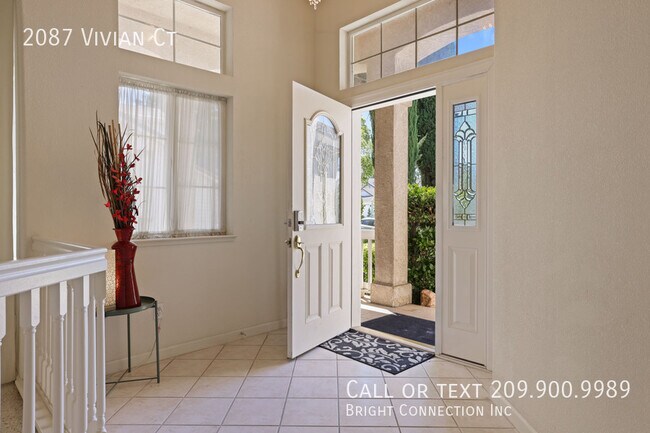 Building Photo - 2087 Vivian Ct