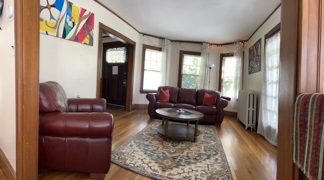 living room - 515 Heath St Townhome