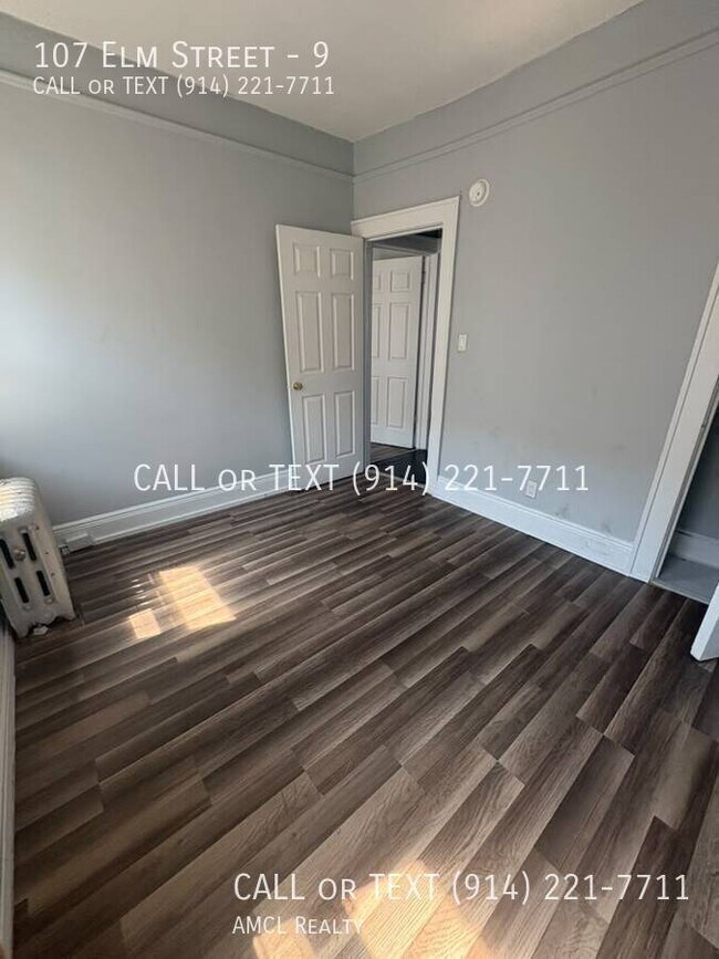 Building Photo - 107 Elm St