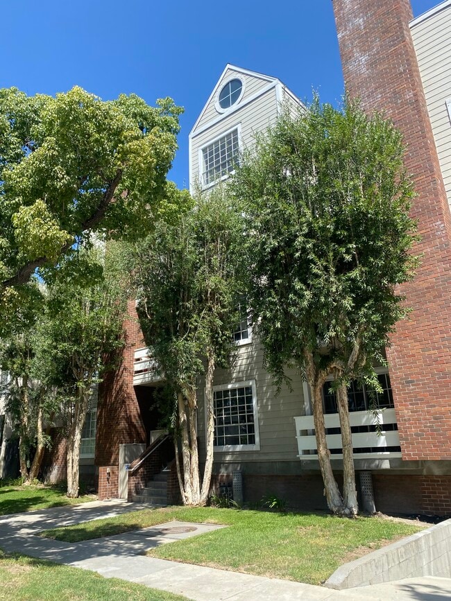 Building Photo - 522 N Jackson St