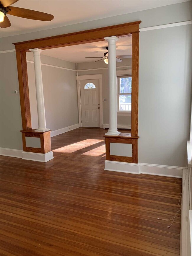 Building Photo - 68 Beacon St