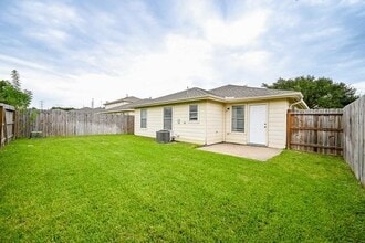 Building Photo - 15503 Western Skies Dr