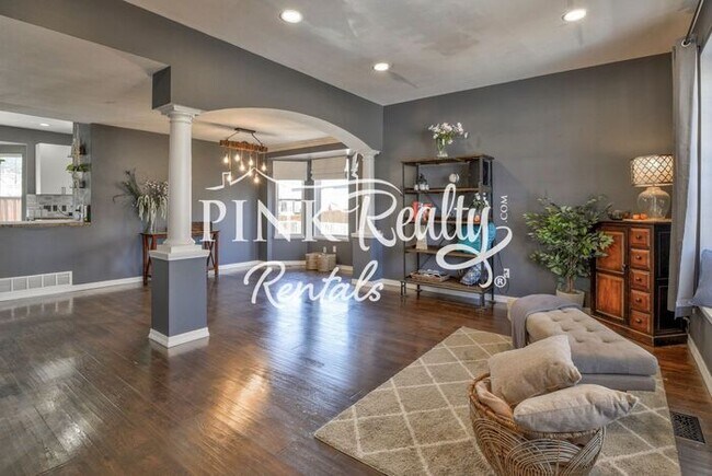 Building Photo - Spacious 5 Bed, 3.5 Bath Home in Cul-De-Sa...