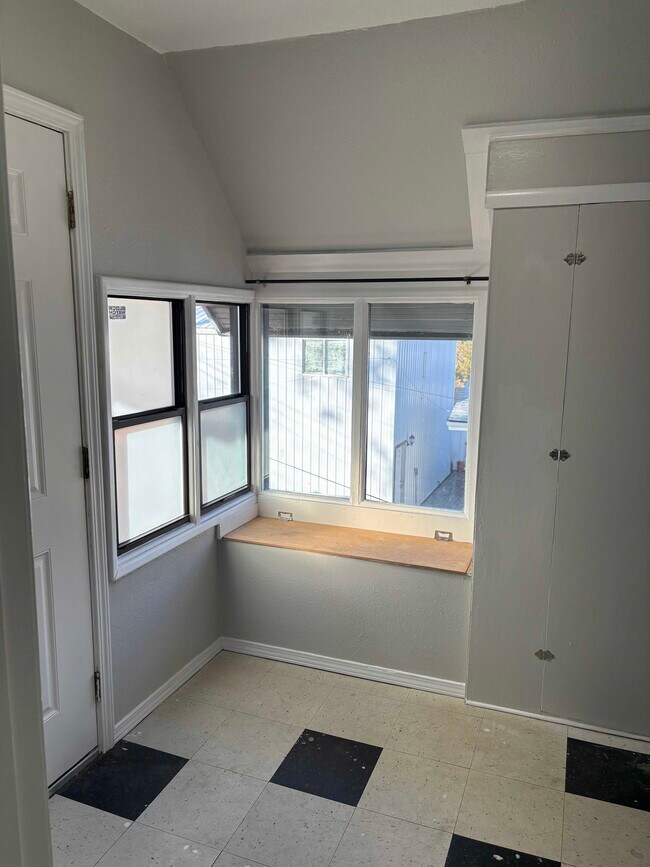 Foto del edificio - 4817 N Madison St