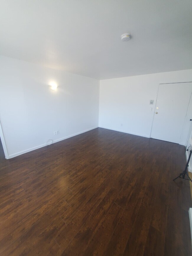 Sala de estar - 516 N Oxford Ave