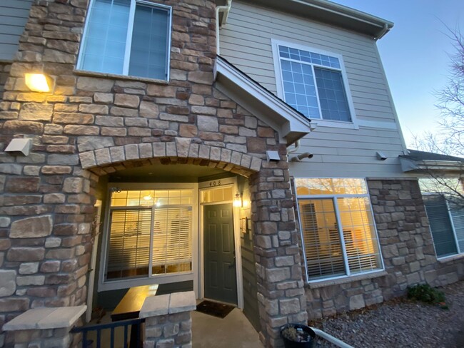 Building Photo - Castle Rock Condo