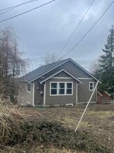 Building Photo - 1402 S 34th St