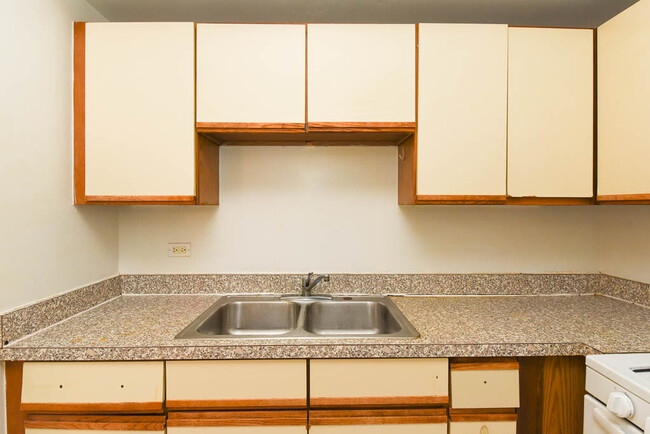 Foto del edificio - Radiant 2 Bedroom, 1 Bath in Humboldt Park...