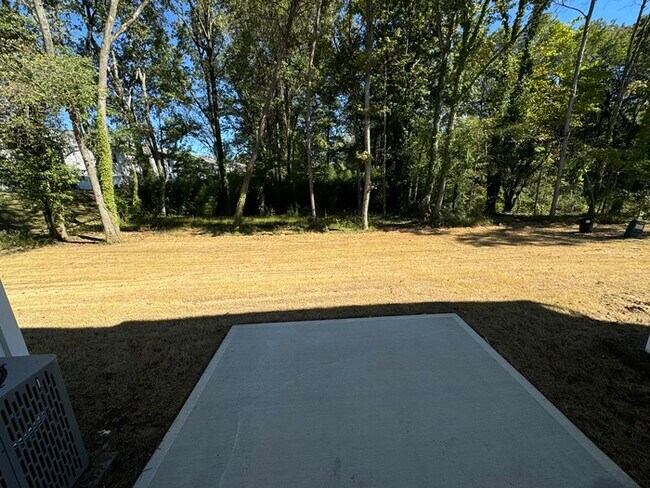 Foto del edificio - Three bedroom 2 1/2 bathroom townhome with...