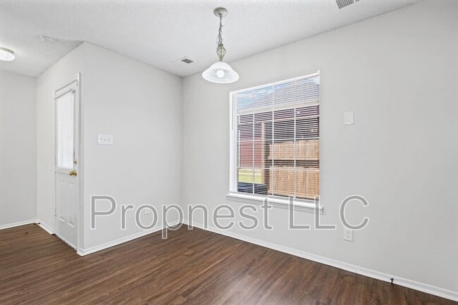 Foto del edificio - 807 Barrington Woods Cove