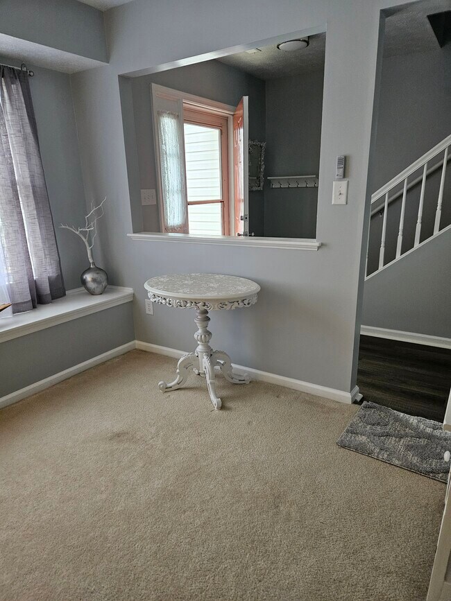 Building Photo - 309 Crestwood Ct