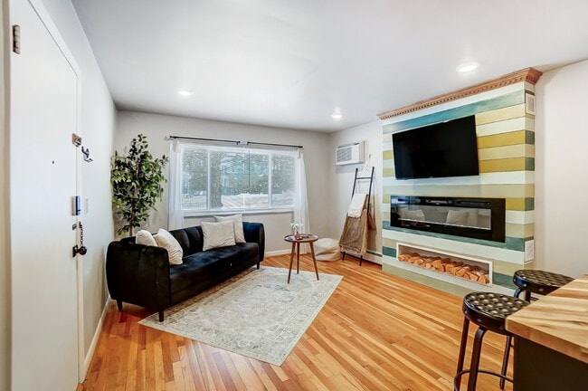 Building Photo - 6159 Ridge Ave