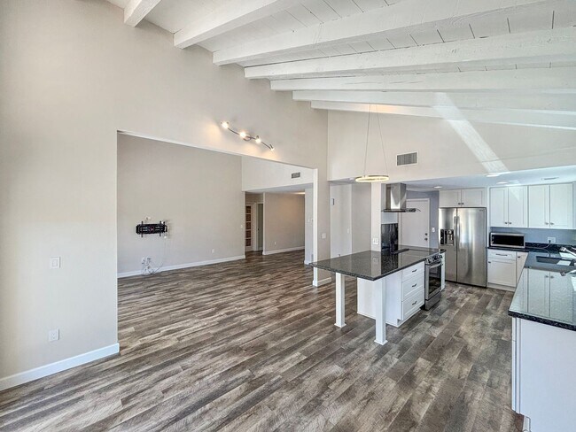 Foto del edificio - Stunning 3BD/2BA House in San Carlos w/ Ce...