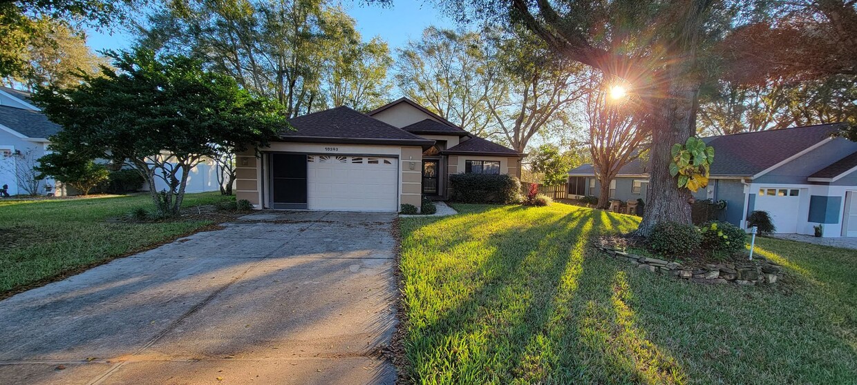 Primary Photo - 3 bed, 2 bath 1 car garage