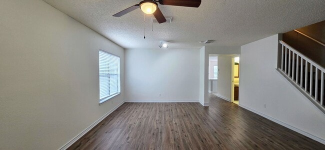 Foto del edificio - 3 BED/2.5 BATH IN LOVELY SCHERTZ! Less than 5 miles to Randolph AFB