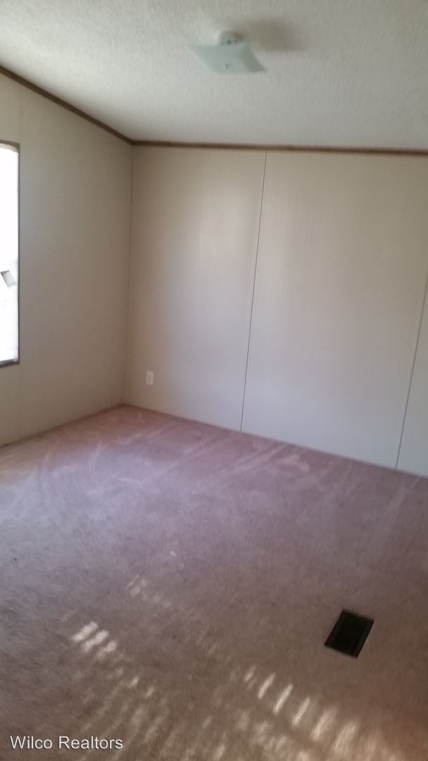 Building Photo - 1421 Robyn Dr