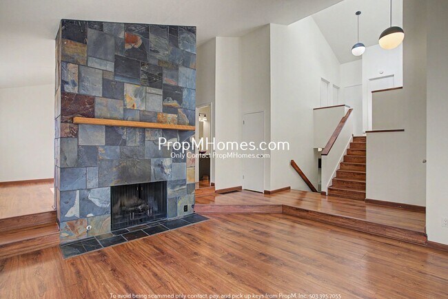 Foto del edificio - Stunning Four Bedroom Home w/ Lake Easement Access!